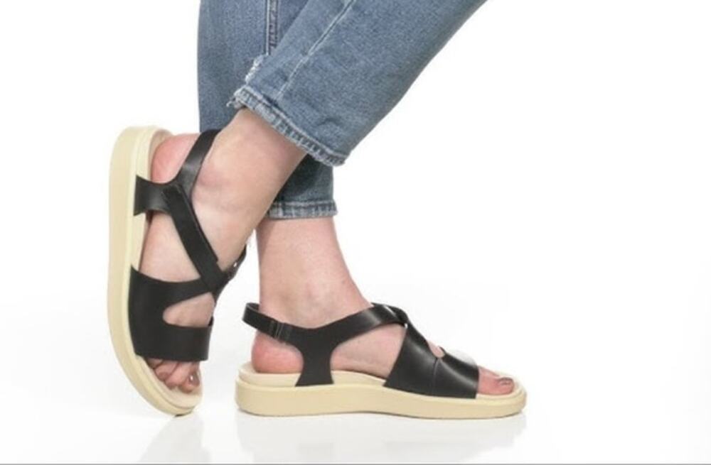 New ECCO Women's Flowt Cross Strap Size 39